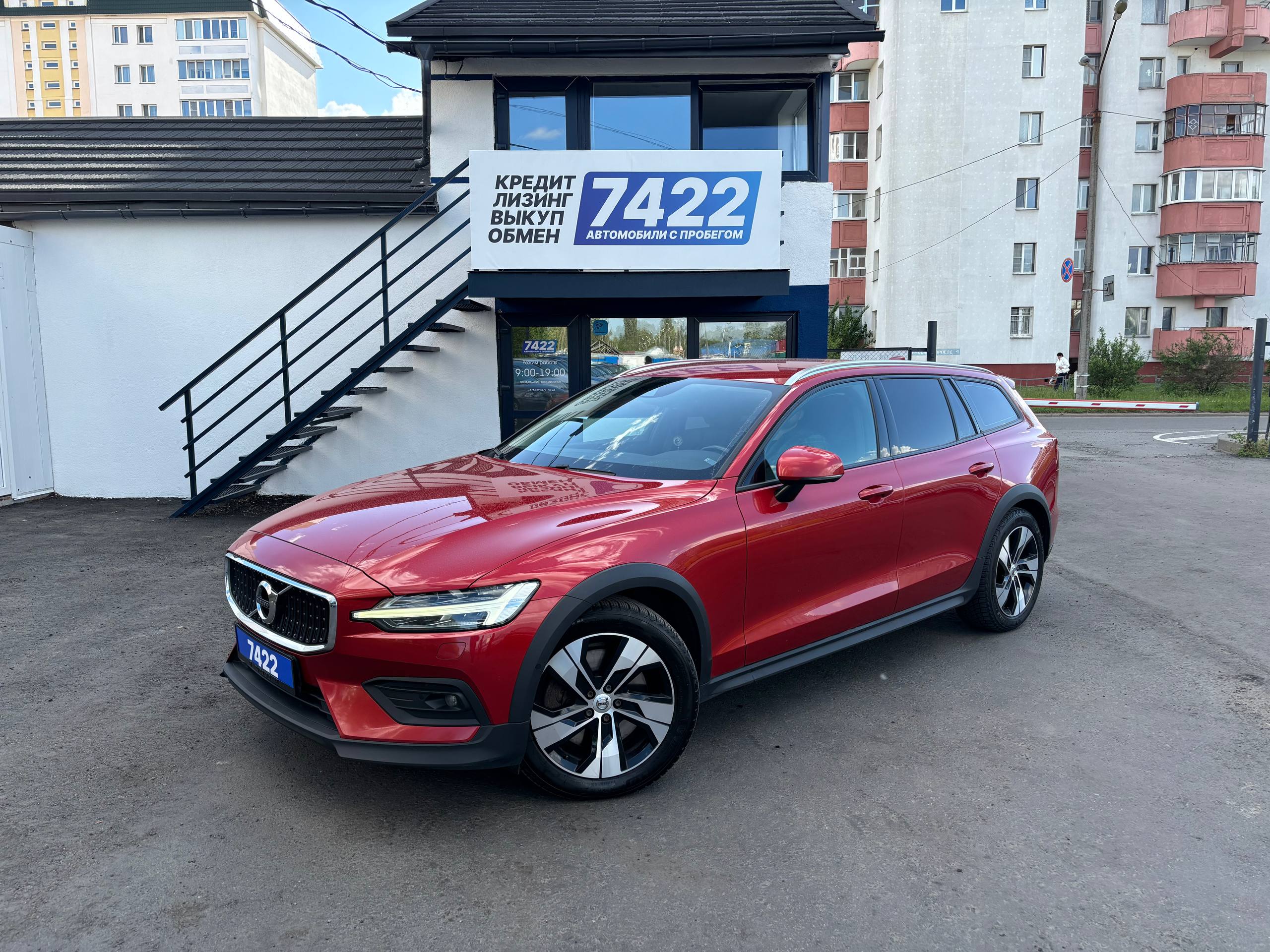 Авто с пробегом volvo v60 cross country 2019 — фото 1
