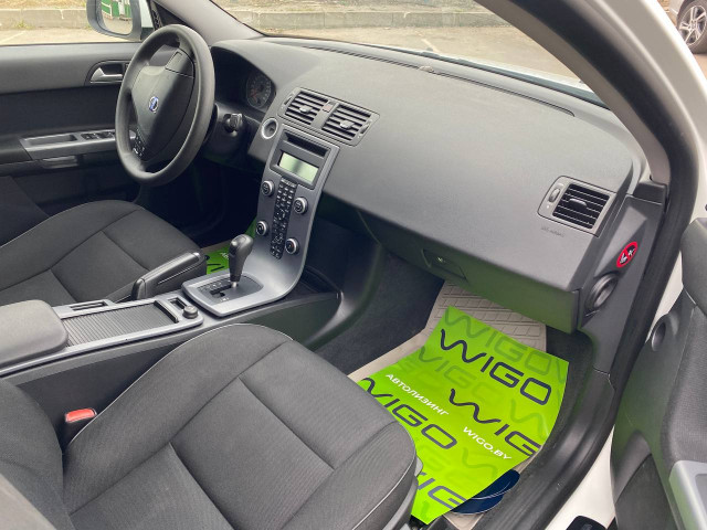 Фото volvo s40 12
