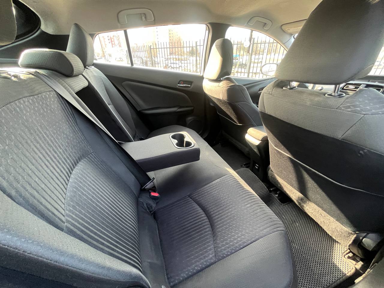 Авто с пробегом toyota prius 2016 — фото 12