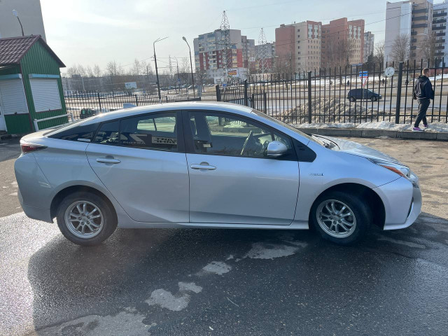 Фото toyota prius 5