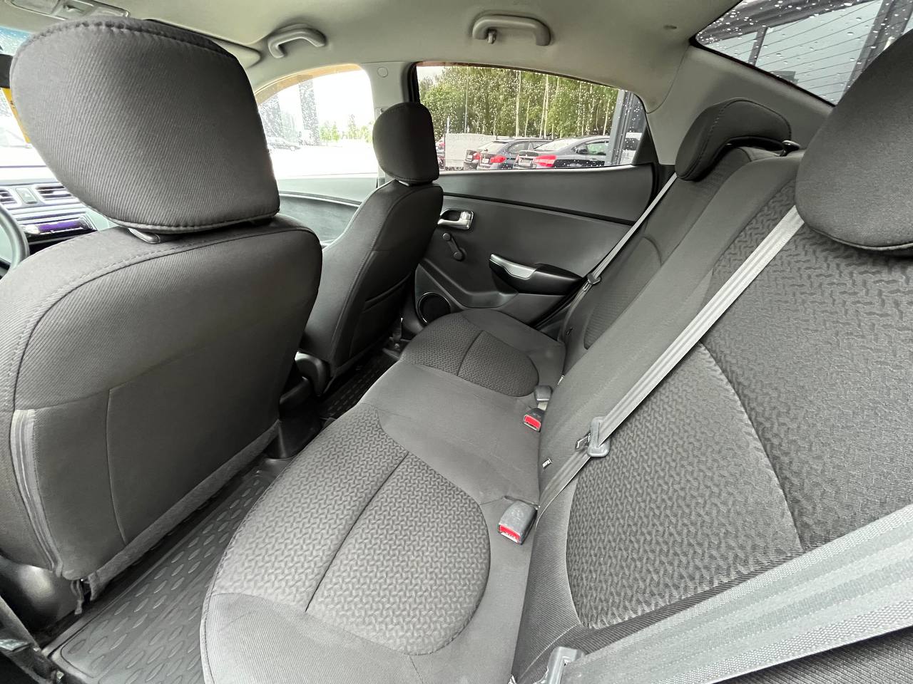 Авто с пробегом kia rio 2014 — фото 10