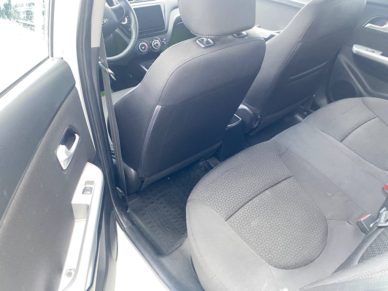 Авто с пробегом kia rio 2014 — фото 10