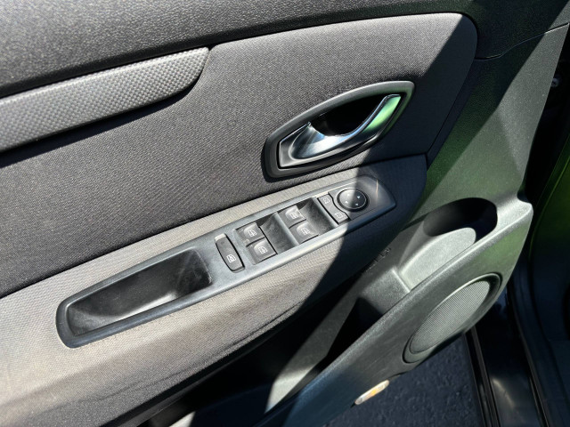 Фото renault scenic 15