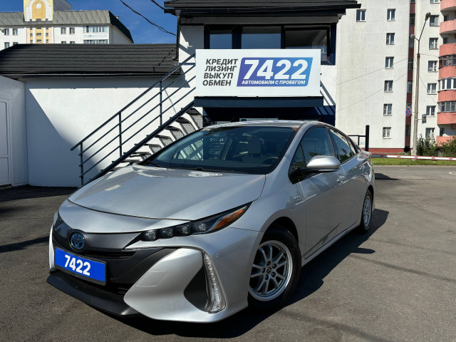 Фото toyota prius prime 1