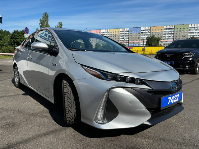 Фото toyota prius prime 3