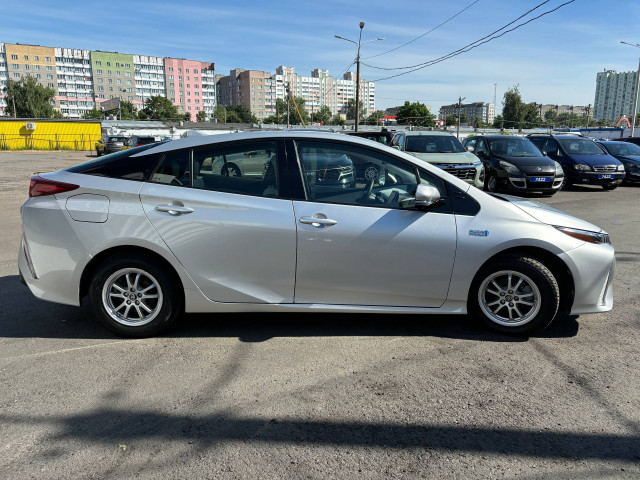 Фото toyota prius prime 4