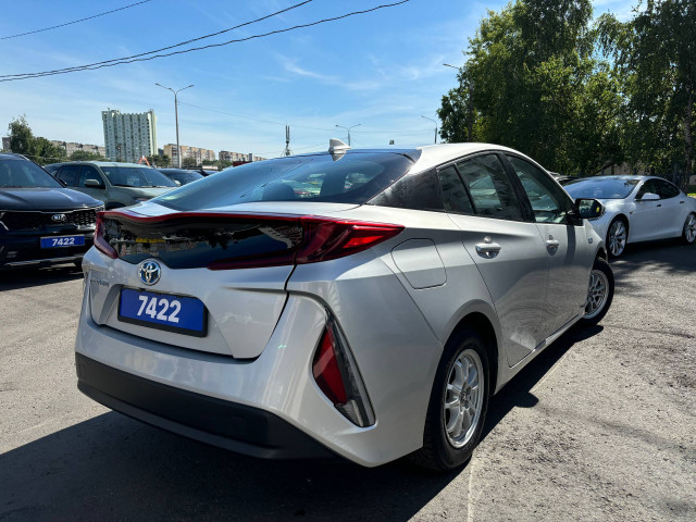 Фото toyota prius prime 5