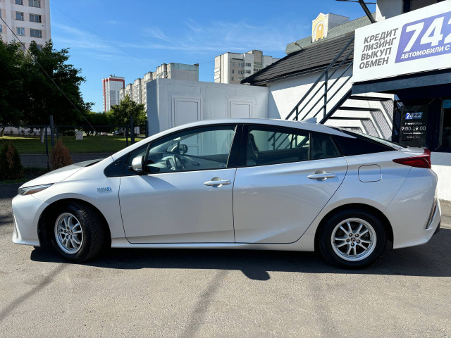 Фото toyota prius prime 8