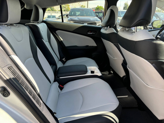 Фото toyota prius prime 18