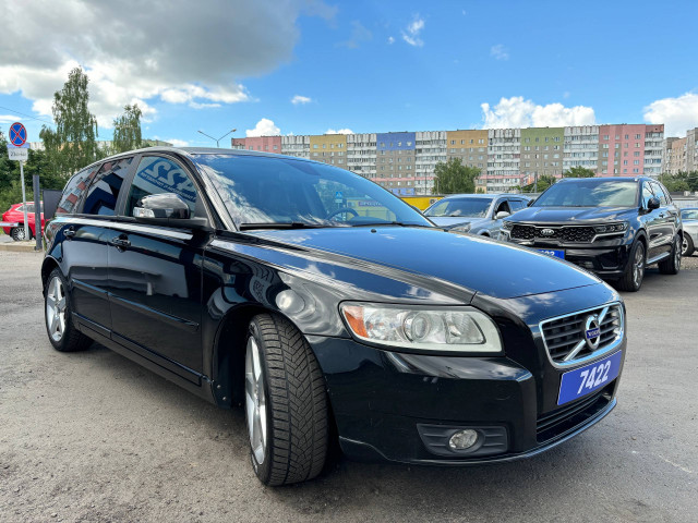 Фото volvo v50 3