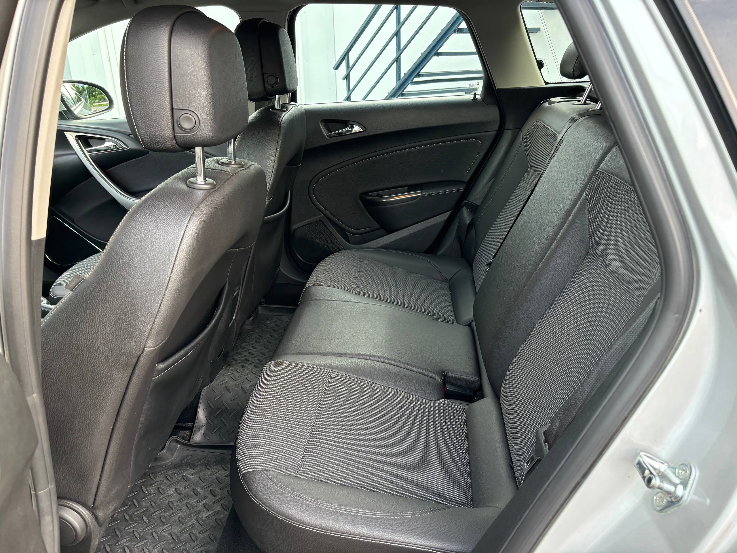 Авто с пробегом opel astra 2011 — фото 16