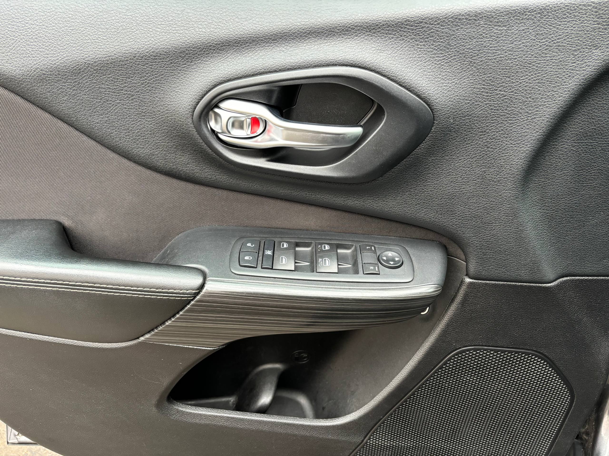Авто с пробегом jeep cherokee 2015 — фото 13