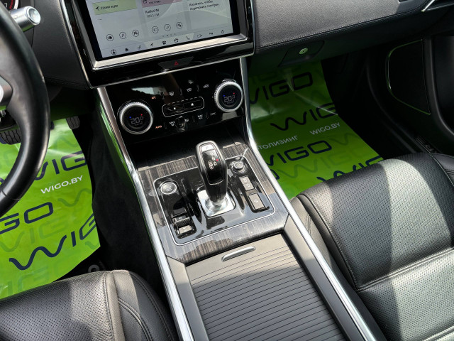 Фото jaguar xe 13