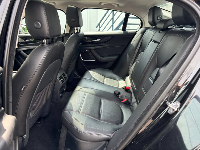 Фото jaguar xe 16