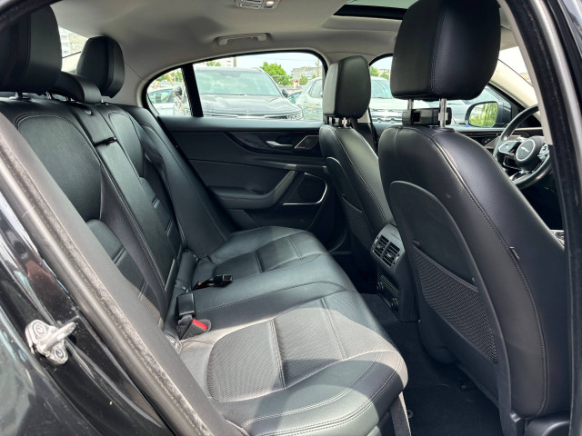 Фото jaguar xe 18