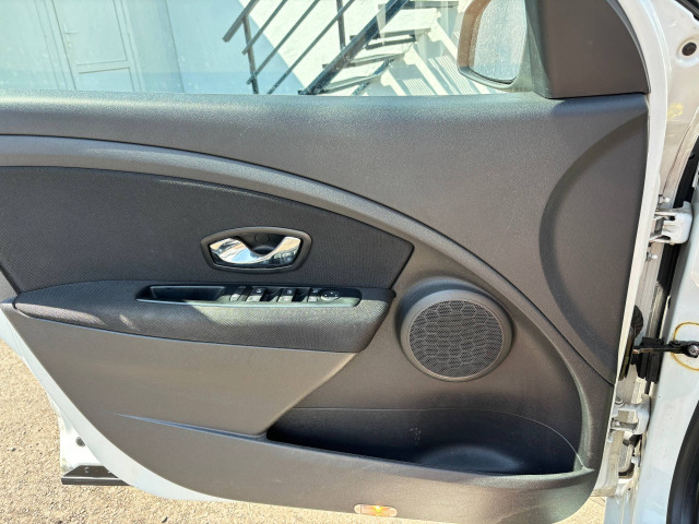 Фото renault megane 15