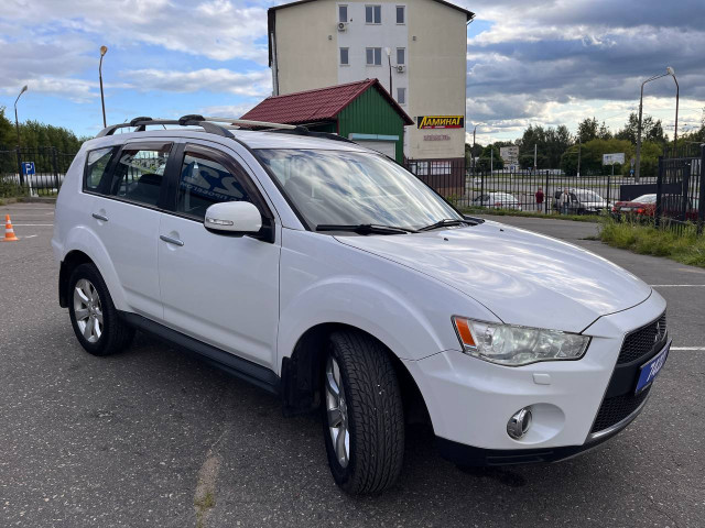 Фото mitsubishi outlander 2
