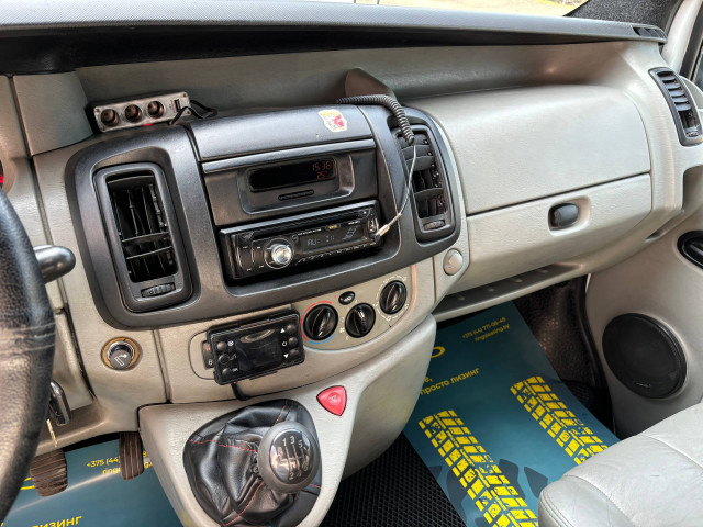 Фото renault trafic 12