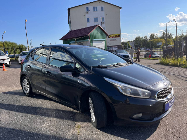 Фото kia cee'd 3
