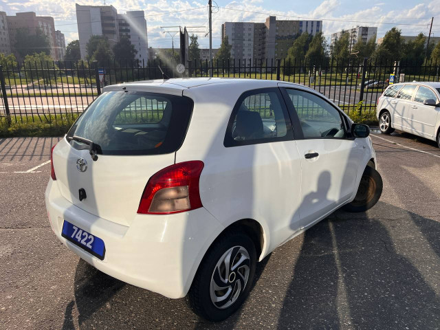 Фото toyota yaris 2