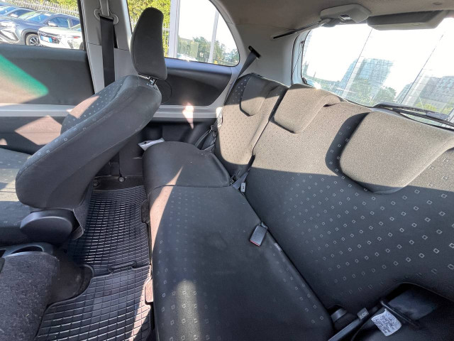 Фото toyota yaris 12
