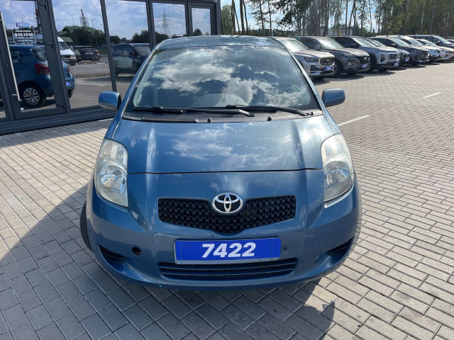 Фото toyota yaris 2
