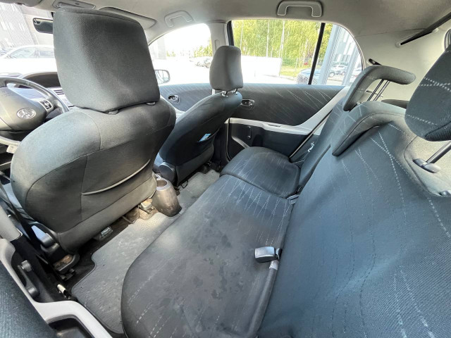 Фото toyota yaris 10