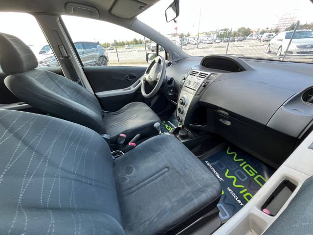 Фото toyota yaris 12