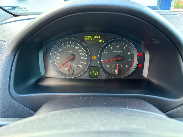 Фото Volvo S40 11