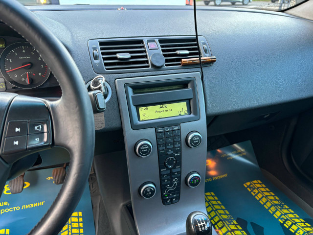 Фото Volvo S40 12