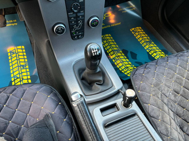 Фото Volvo S40 13