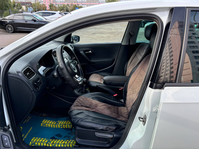 Фото Volkswagen Polo Sedan 9