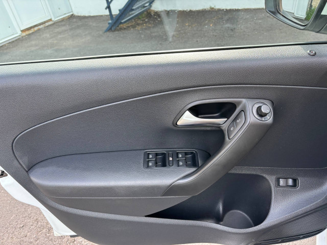 Фото Volkswagen Polo Sedan 14