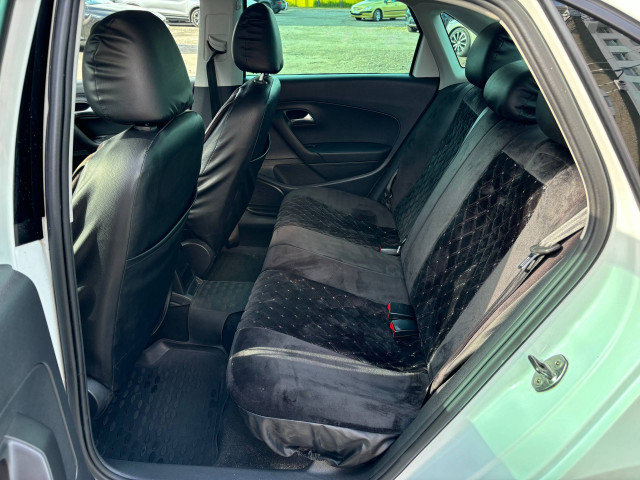Фото Volkswagen Polo Sedan 15