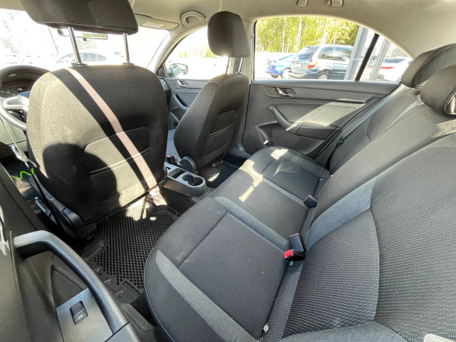 Фото skoda rapid 10