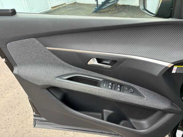 Фото Peugeot 3008 15