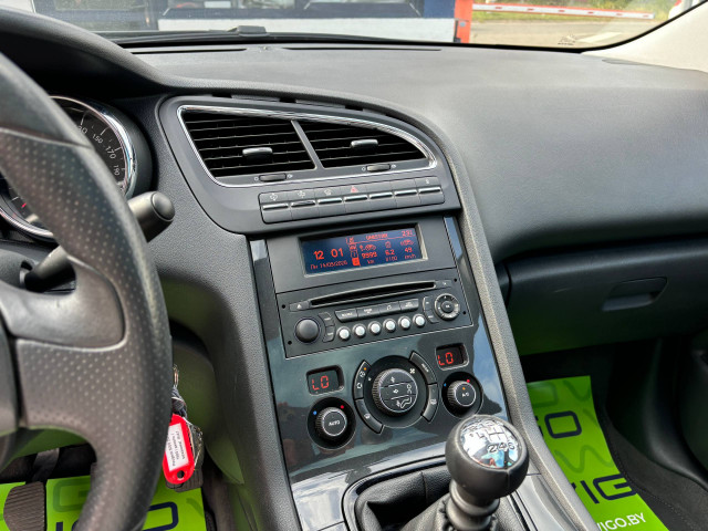 Фото Peugeot 5008 12