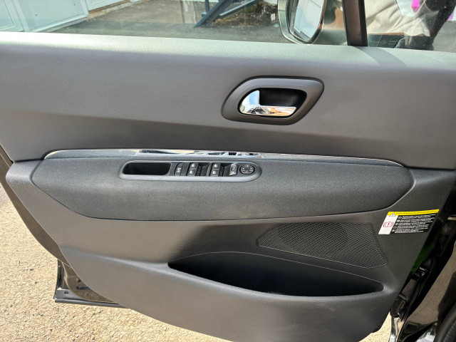 Фото Peugeot 5008 15