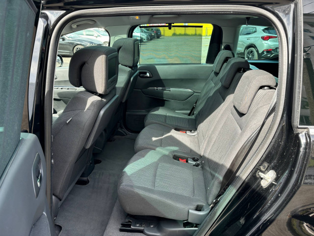 Фото Peugeot 5008 16