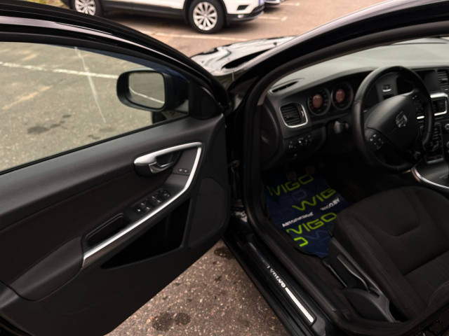 Фото Volvo V60 10