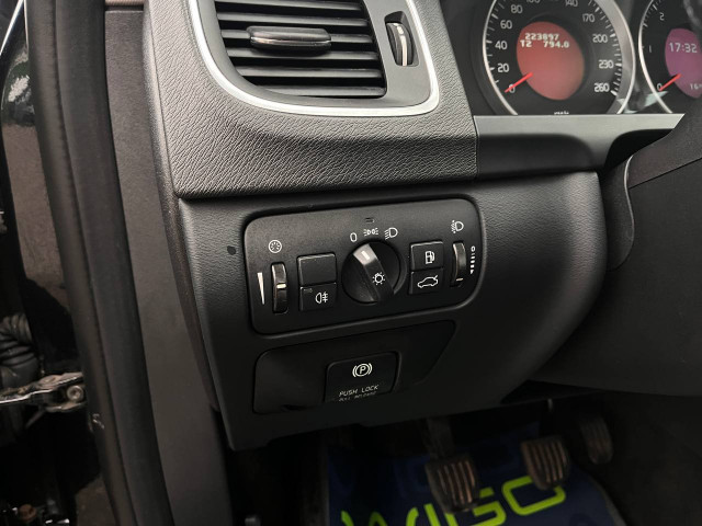 Фото Volvo V60 11