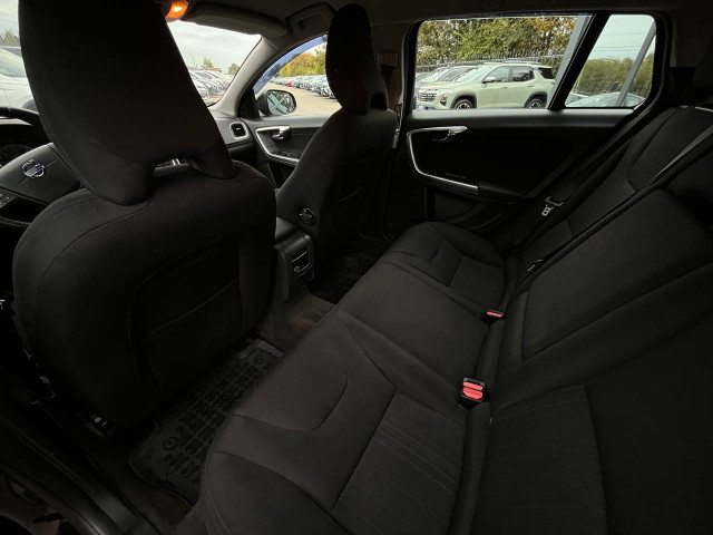 Фото Volvo V60 17
