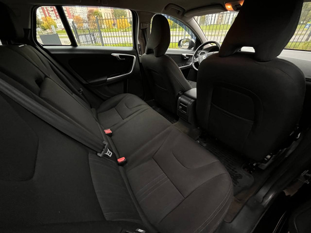 Фото Volvo V60 18