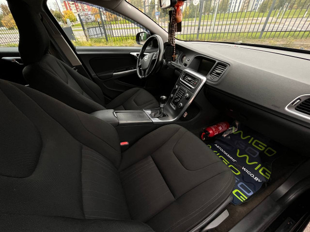 Фото Volvo V60 19