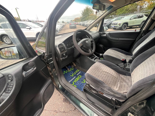 Фото Opel Zafira 16