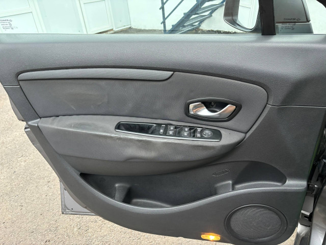 Фото Renault Grand Scenic 15
