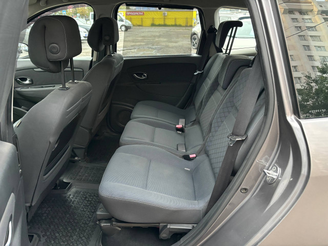 Фото Renault Grand Scenic 16