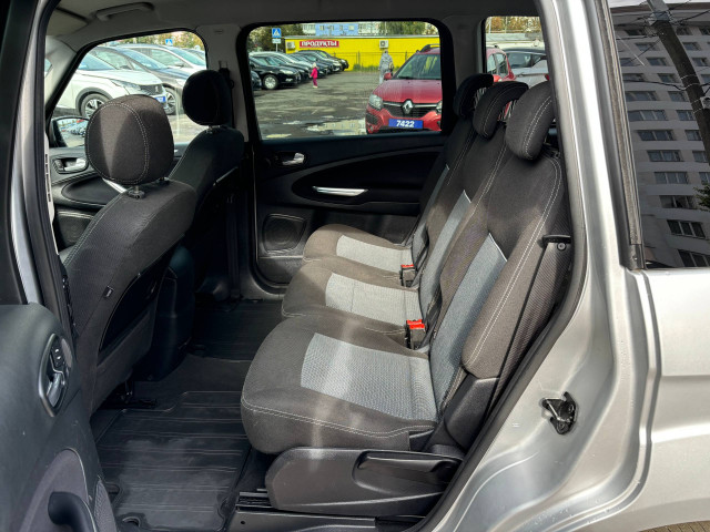 Фото Ford Galaxy 16