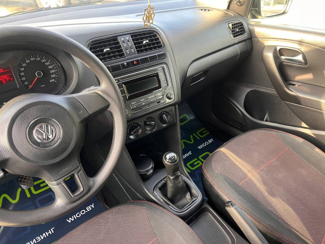 Фото Volkswagen Polo Sedan 11