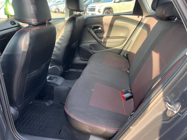Фото Volkswagen Polo Sedan 17
